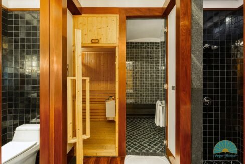Private Sauna & Steam Room