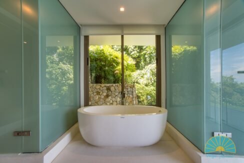 Room 2 bathroom (2)