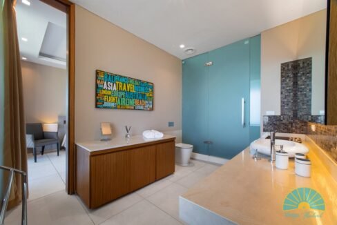 Room 4 bathroom