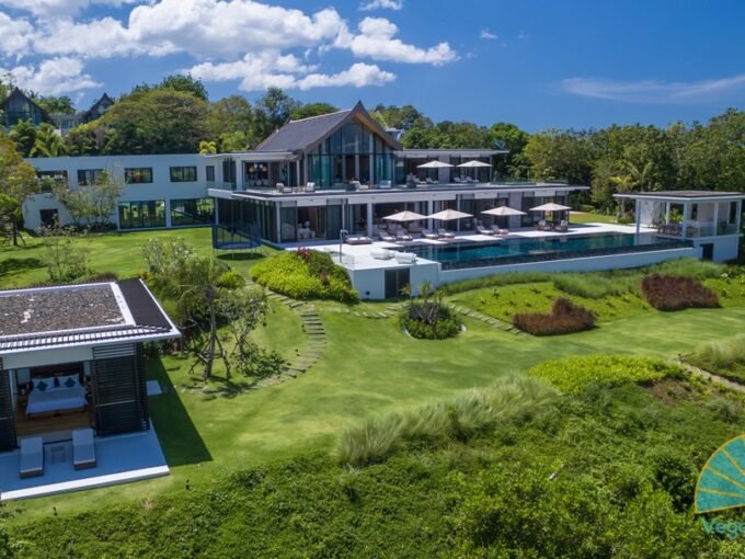 Super luxurious 7 bed beachfront villa